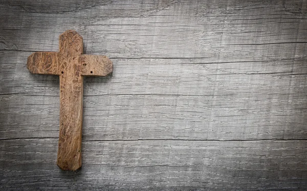 Croce vecchia e di legno su sfondo — Foto Stock