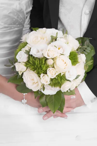 Wedding: Bride and groom holding hands with bridal bouquet — Stock Photo, Image
