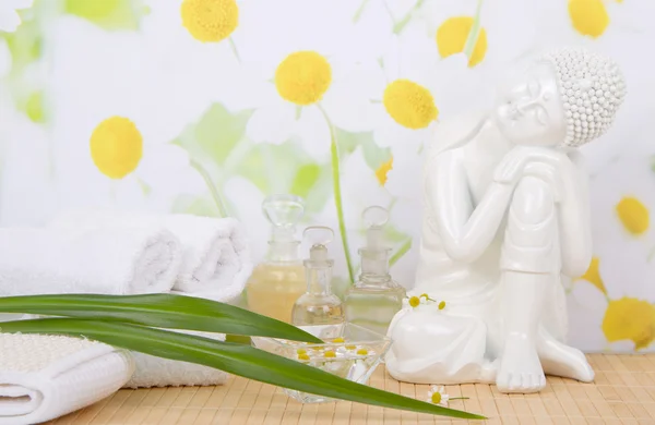 Spa met witte buddha — Stockfoto