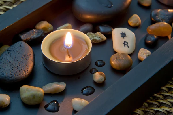 Luz de velas com caracteres chineses — Fotografia de Stock