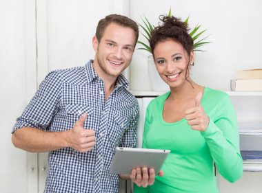 Pekala gösterilen iş arkadaşları