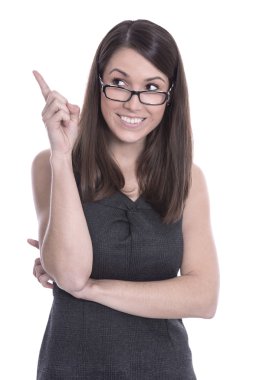 Gözlüklü komik genç kadın parmağıyla sunulması