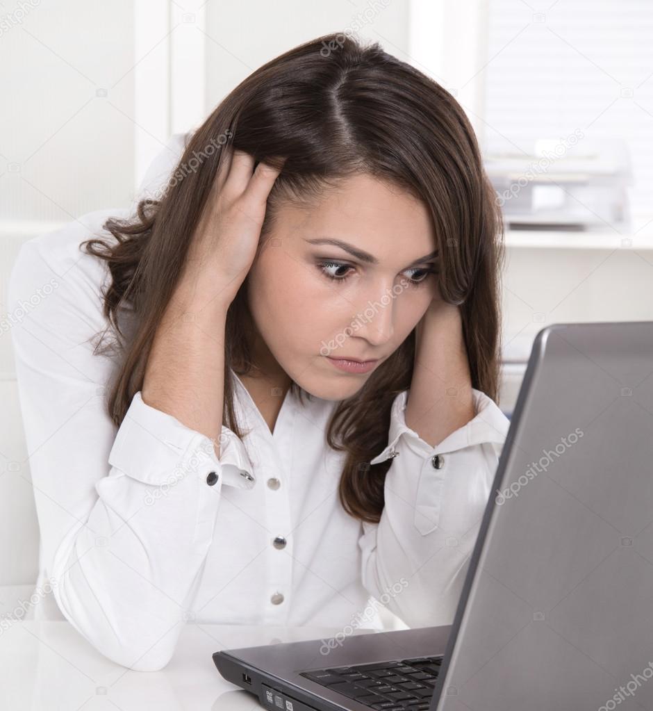 Thoughtful businesswoman in front of her Computer at Office.