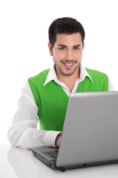 Przystojny mężczyzna pracuje na laptopie w informacji turystycznej na białym tle na biały backgro — Zdjęcie stockowe