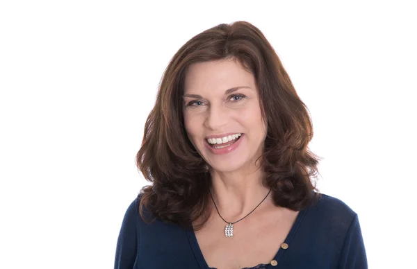 Cara de mulher mais velha feliz com rugas isoladas em branco . — Fotografia de Stock