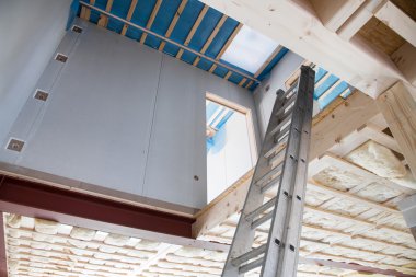 Isı yalıtım mineral yün ile yeni bir Prefabrik evde bir