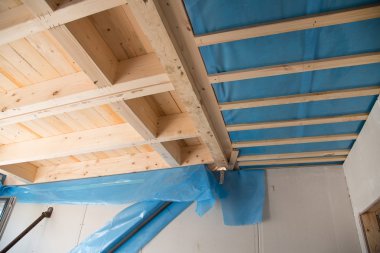 Isı yalıtım mineral yün ile yeni bir Prefabrik evde bir