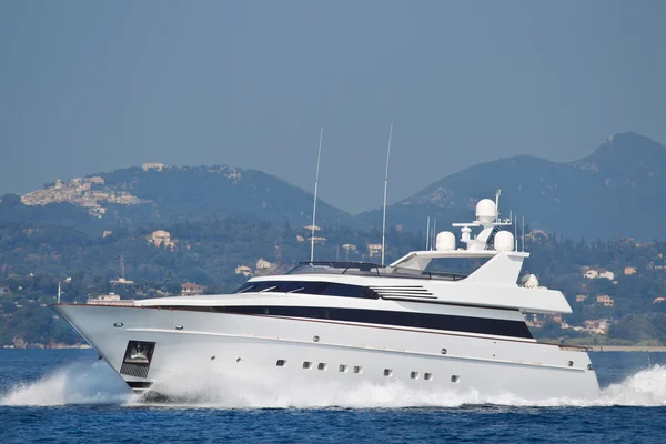 Nagy luxus privát jacht a tengeren. Stock Fotó