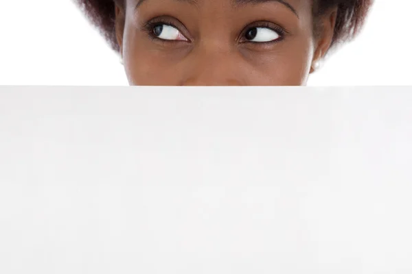 Primer plano aislado del retrato de mujer africana en blanco . — Foto de Stock