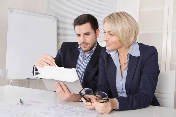 Senior female managing director with assistant looking at digital tablet. — Stock Photo, Image