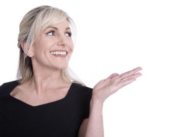 yana doğru seyir ve sunma güzel bir yaşlı kadının yüzü.