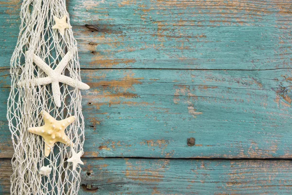 Turquoise houten achtergrond met starfish - maritieme decoratie. — Stockfoto