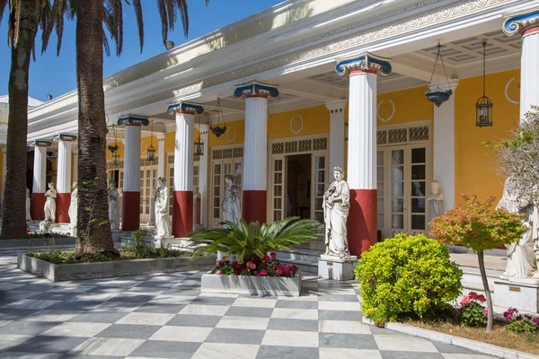 Passeios turísticos em Corfu-Grécia: Castelo da Imperatriz Elisabeth II de — Fotografia de Stock