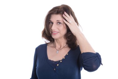 şüpheli ve dalgın Olgun kadın mavi üzerine beyaz izole.