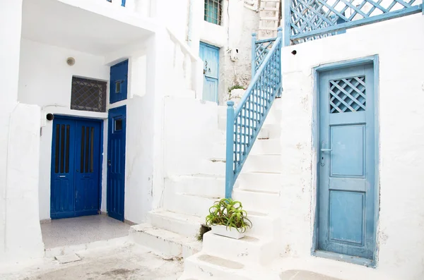 Architecture sur les Cyclades. Bâtiments de l'île grecque avec sa ty — Photo