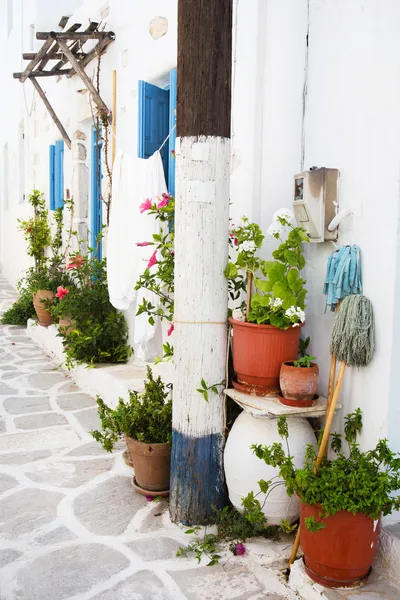 Architecture on the Cyclades. Greek Island buildings with her ty — Stock Photo, Image