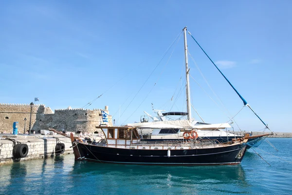 Griekse eiland Kreta in de Cycladen: attracties op de oude haven — Stockfoto