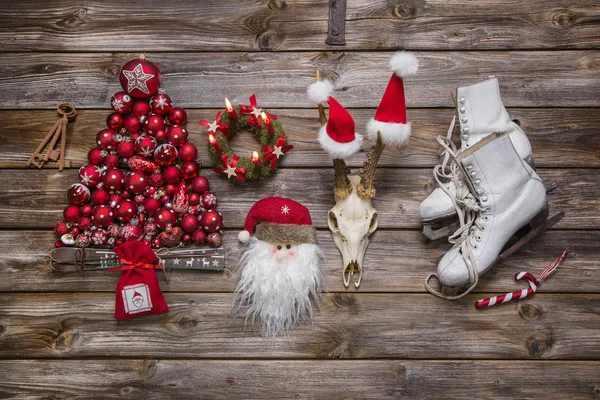 Christmas decoration in classic colors: red, white and wood in n — Stock Photo, Image