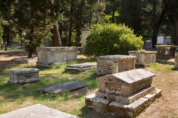 Passeios turísticos em Corfu City: lugar interessante - antigo e velho b — Fotografia de Stock