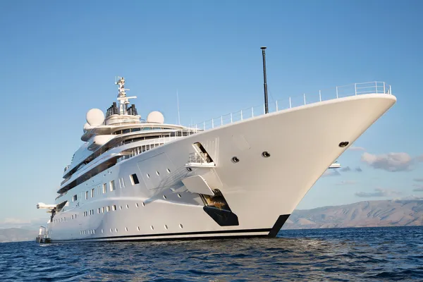 Gigantic big and large luxury mega or super motor yacht on the o — Stock Photo, Image