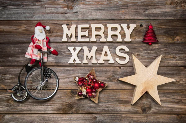 Buon Natale biglietto di auguri con testo. Babbo Natale rosso su ru di legno — Foto Stock