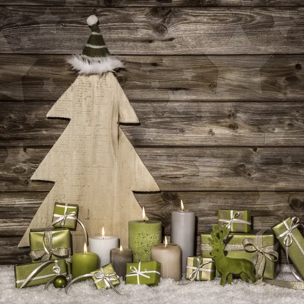 Decoração de Natal natural em verde e marrom em backgr de madeira — Fotografia de Stock