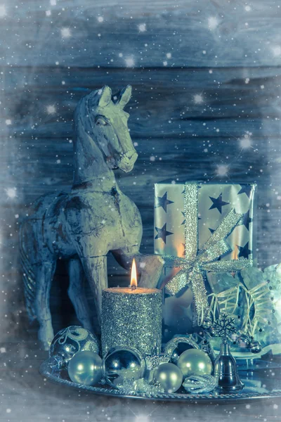 Shabby chic christmas decoration in silver with wooden horse, ca — Stock Photo, Image