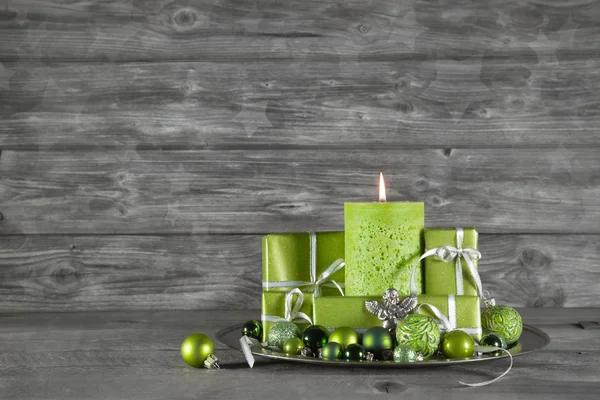 Wooden christmas or advent background with green decoration, can — Φωτογραφία Αρχείου