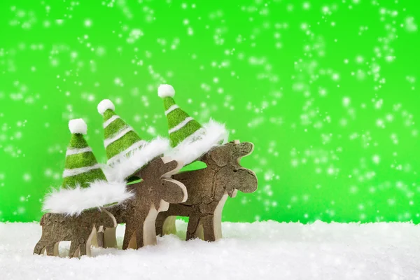 S の緑の背景にクリスマスのため 3 つの木のトナカイ ロイヤリティフリーのストック写真