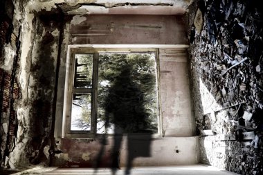 bir odada hayalet gölge