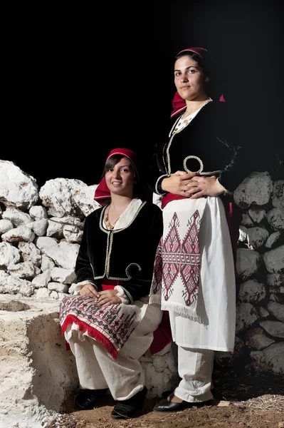 Kvinnor med grekiska traditionella slitage — Stockfoto