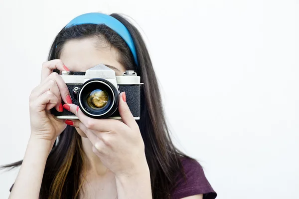 Kvinnlig fotograf ta bilder — Stockfoto