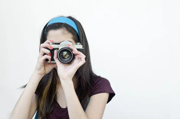 Kvinnlig fotograf ta bilder — Stockfoto