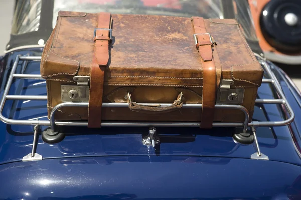Stojak na bagaże i walizki — Zdjęcie stockowe