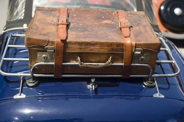 Porte-bagages et valise — Photo