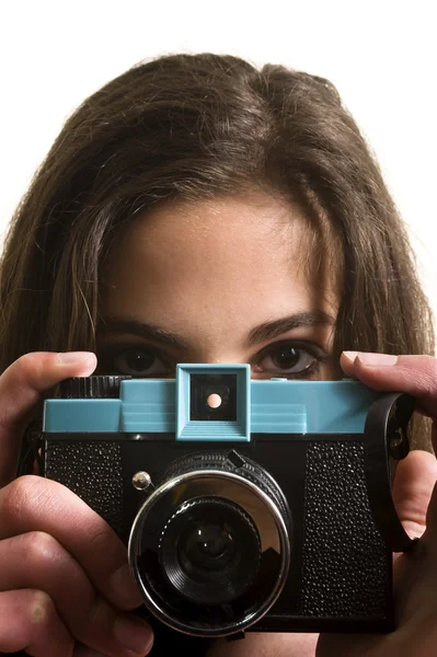 Девушка-подросток с пластиковой камерой — стоковое фото