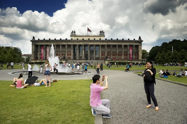 Folket i altes museum — Stockfoto