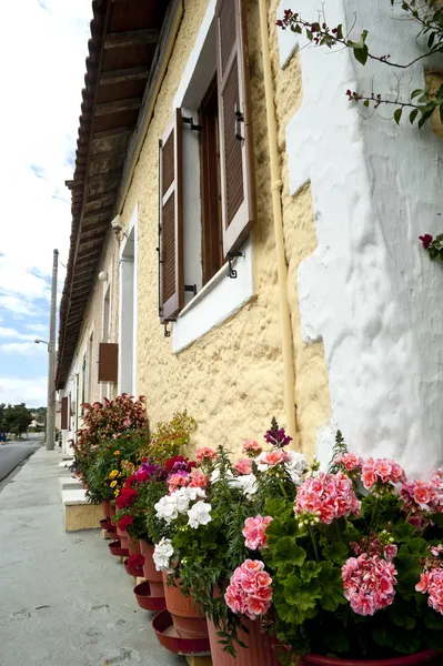 Maison de campagne méditerranéenne colorée — Photo