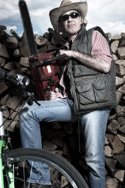 Lenhador com motosserra — Fotografia de Stock