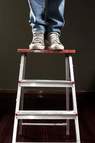 梯子の上の男 — ストック写真