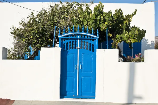 Traditional door in a Greek island — Stock Photo, Image