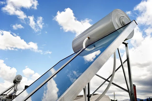 Solar water heater — Stock Photo, Image