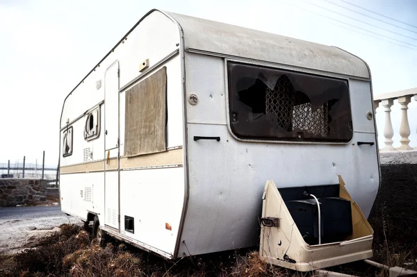 Verlaten oude caravan — Stockfoto
