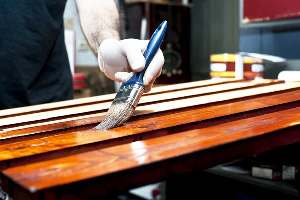 Varnishing wooden boards — Stock Photo, Image