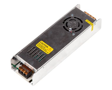 Metal konutlardaki LED sürücü güç kaynağı beyaza izole edildi