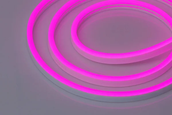 Flexible lila LED-Neon-Dekor Weihnachtslicht auf schwarzem Hintergrund — Stockfoto