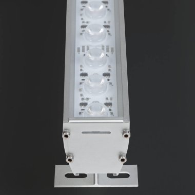 Alüminyum kaplamalı alüminyum ışıklı ve koyu arkaplan kablosu