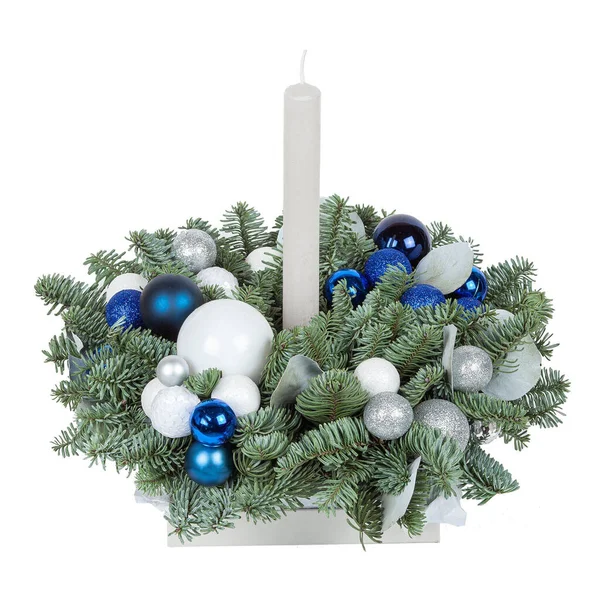 Karácsonyi Dekoráció Fehér Gyertya Kék Golyók Elszigetelt — Stock Fotó