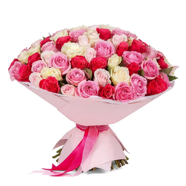 大束粉红色 白色和红色的玫瑰在纸锥上 与白色背景隔离 免版税图库照片