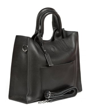 Klasik moda siyah deri kare şekilli beyaz arka planda kadın çantası..